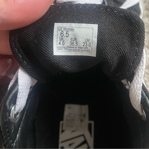Vans - Picture 3 of 3